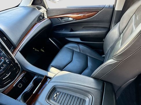 Used 2018 Cadillac Escalade Premium Luxury image 24