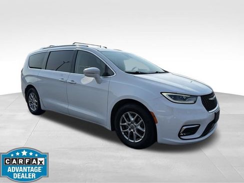 Used 2021 Chrysler Pacifica Touring-L FWD image 1