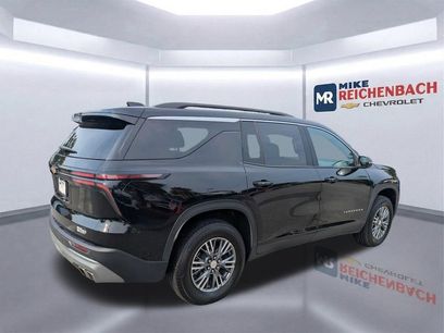 Used 2025 Chevrolet Traverse LT