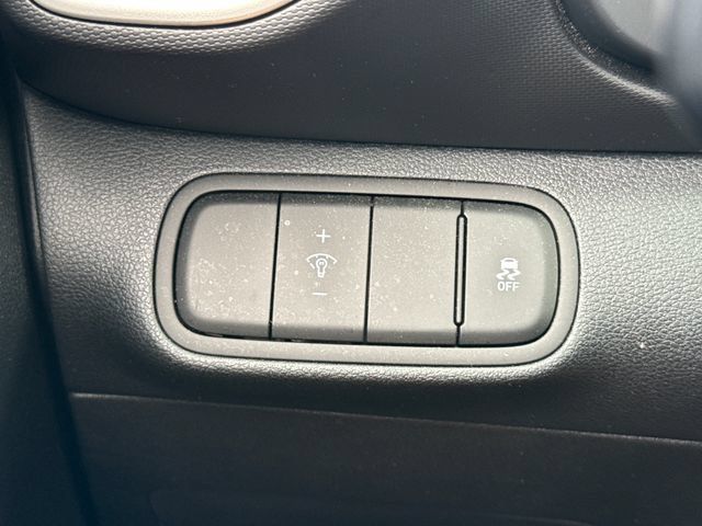 Used 2024 Hyundai Venue SEL FWD image 33