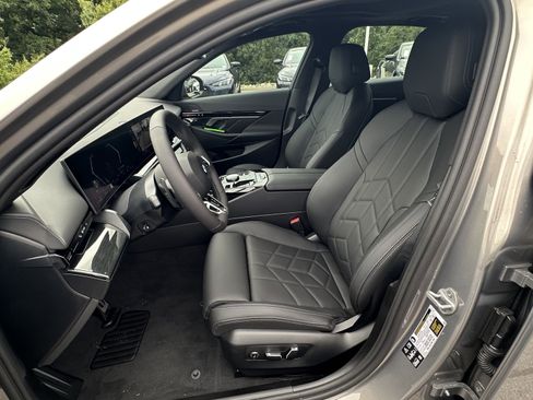 Used 2026 BMW 530i xDrive w/ M Sport Package image 16