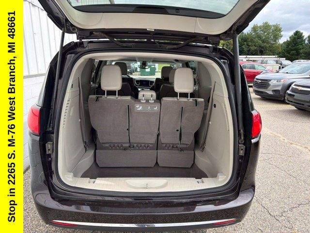 Used 2017 Chrysler Pacifica Touring-L Plus FWD image 23