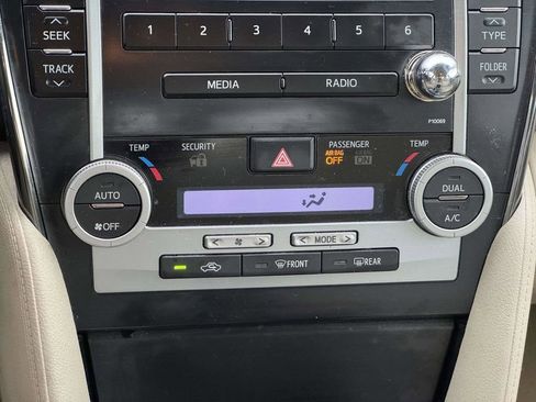 Used 2012 Toyota Camry LE image 5