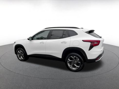 Used 2025 Chevrolet Trax LT image 10