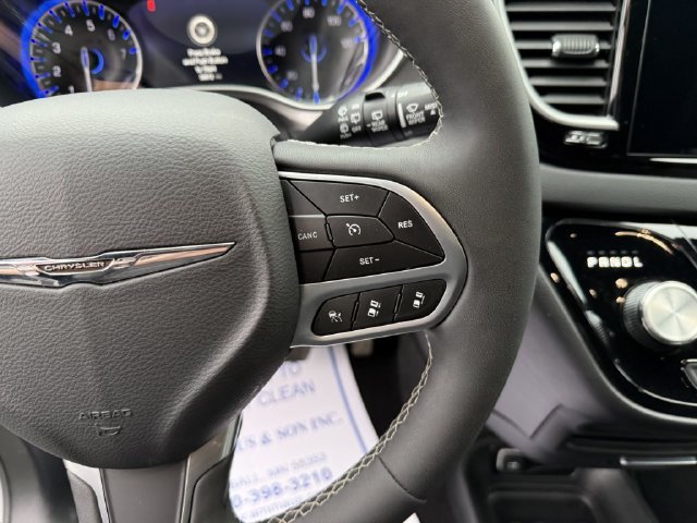 Used 2026 Chrysler Pacifica Select FWD image 23