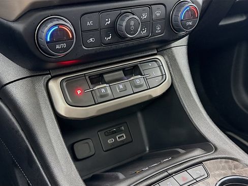 Used 2023 GMC Acadia Denali w/ Denali Ultimate Package AWD/4WD image 19