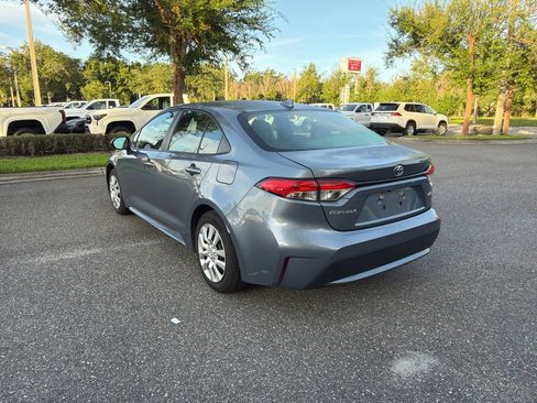 Used 2022 Toyota Corolla LE FWD image 3