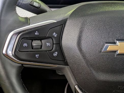 Used 2025 Chevrolet Trax LT w/ LT Convenience Package FWD image 16