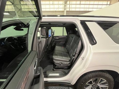 Used 2023 Chevrolet Tahoe Z71 w/ Z71 Off-Road Package AWD/4WD image 18