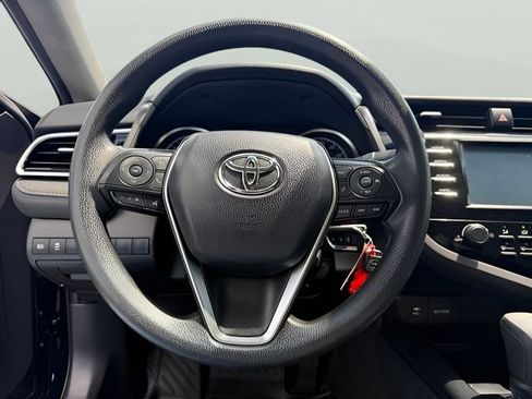 Used 2018 Toyota Camry LE FWD image 14