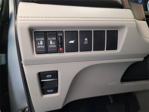 Used 2025 Honda Odyssey EX-L image 32