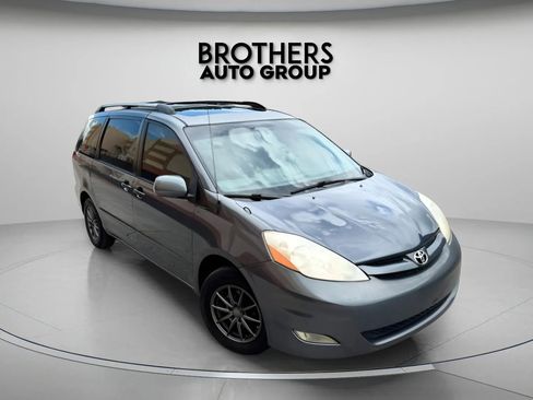 Used 2008 Toyota Sienna XLE Limited FWD image 1