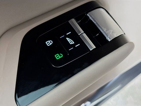 New 2025 Volvo EX90 Plus image 17