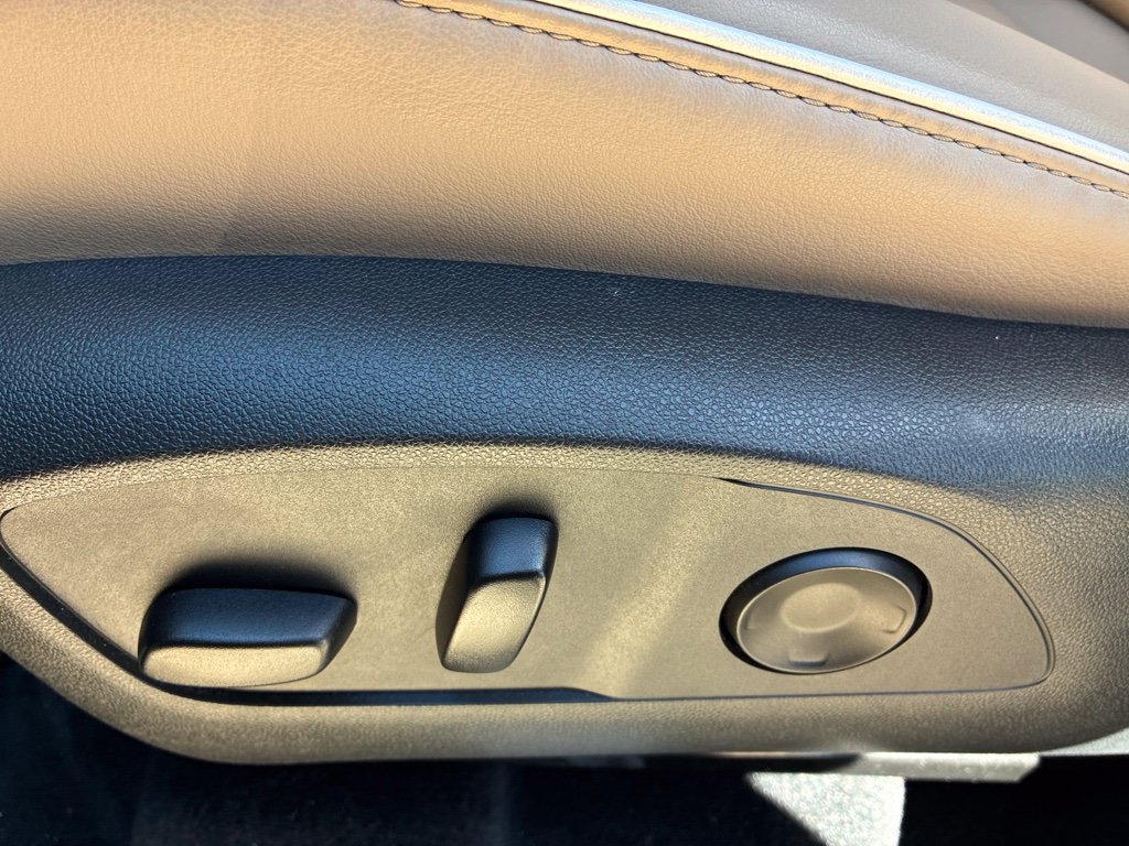 Used 2026 Buick Enclave Preferred w/ Power Package FWD image 5
