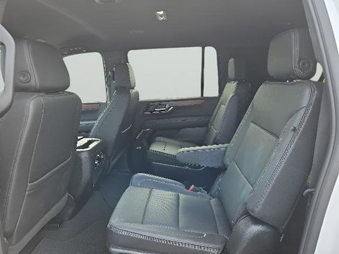Used 2025 GMC Yukon XL Denali AWD/4WD image 15