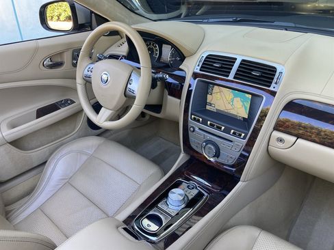 Used 2011 Jaguar XK Convertible image 2