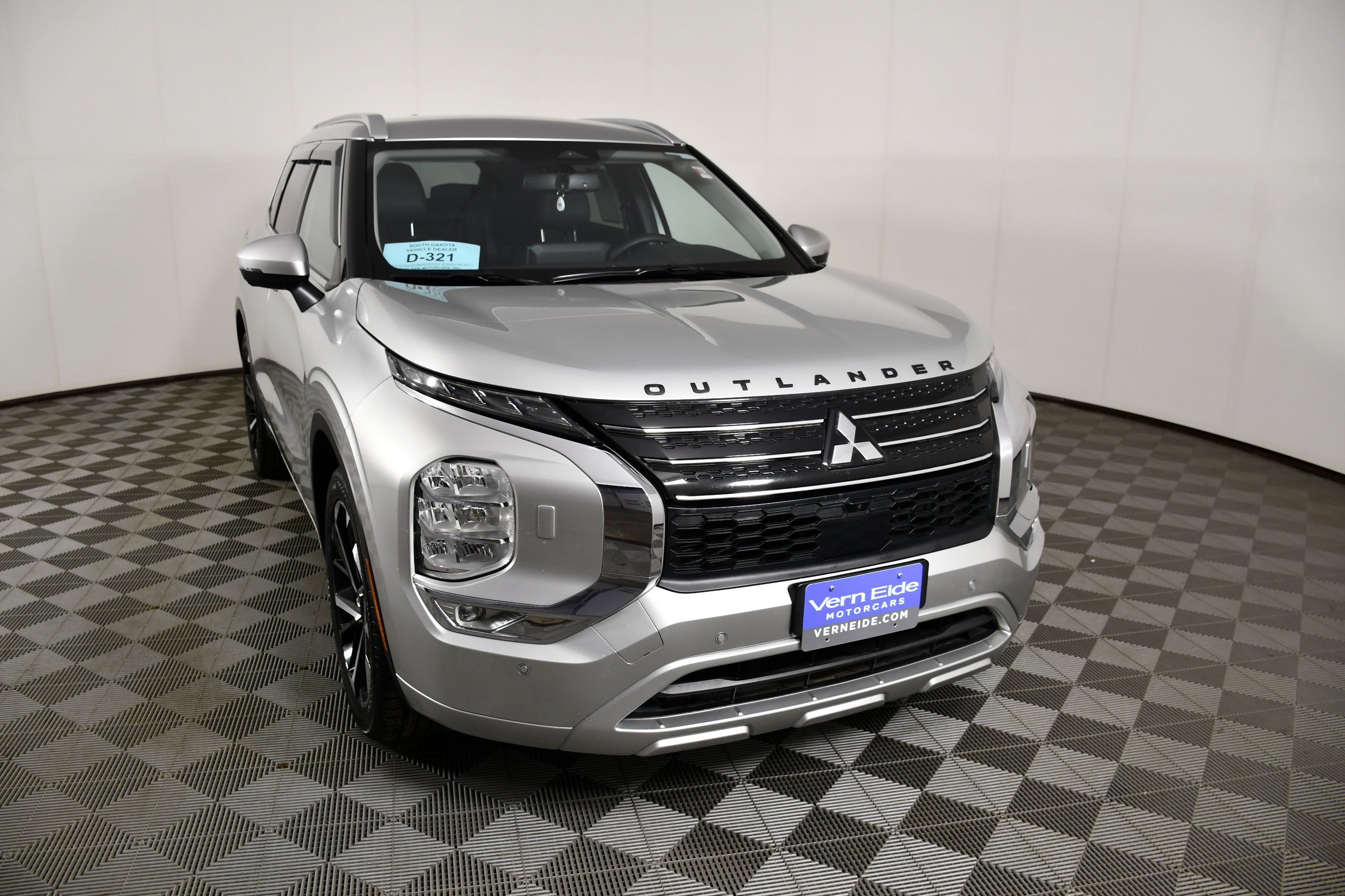 Used 2024 Mitsubishi Outlander SEL AWD/4WD image 3