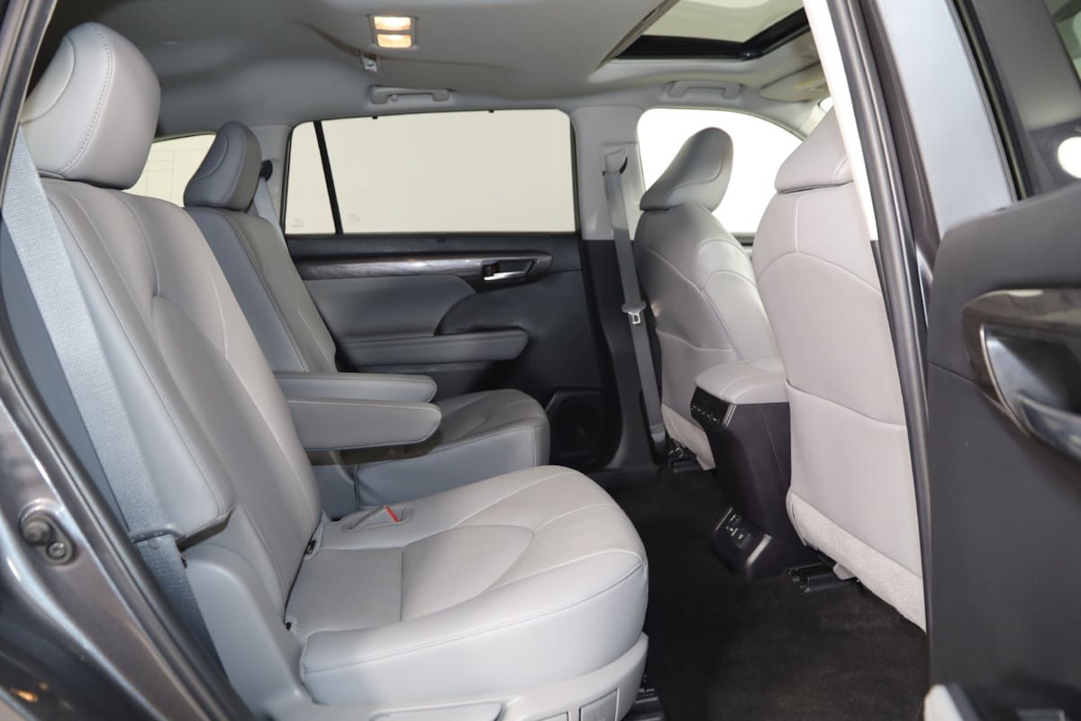 Used 2023 Toyota Highlander Limited AWD/4WD image 14