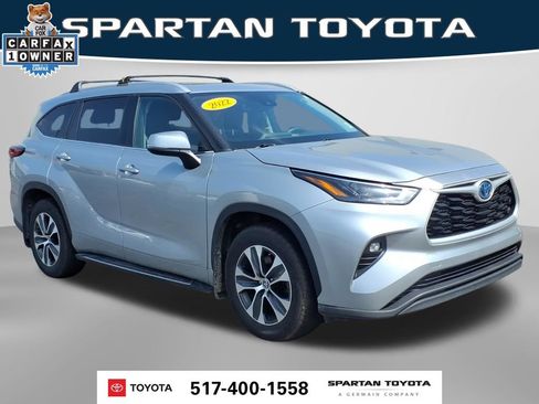 Used 2022 Toyota Highlander XLE AWD/4WD image 4