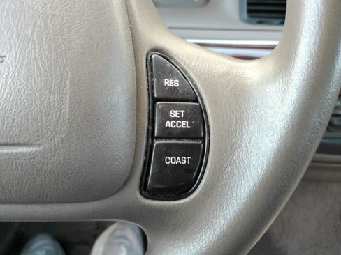 Used 2003 Mercury Grand Marquis GS RWD image 32