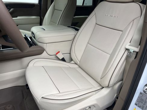 New 2026 GMC Yukon Denali w/ Denali Reserve Package image 10