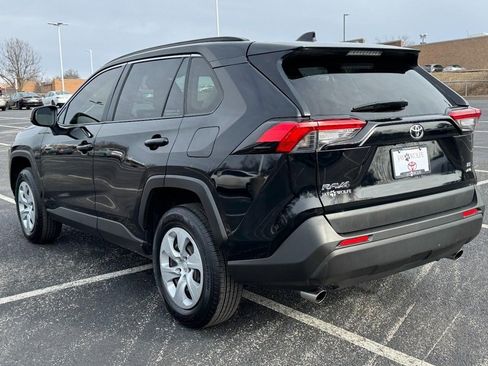 Used 2019 Toyota RAV4 LE image 8