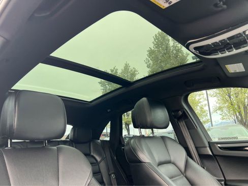 Used 2024 Porsche Macan AWD/4WD image 21