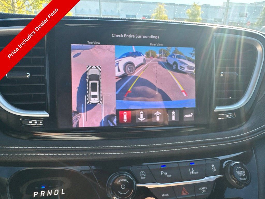 Used 2026 Chrysler Pacifica Select FWD image 8