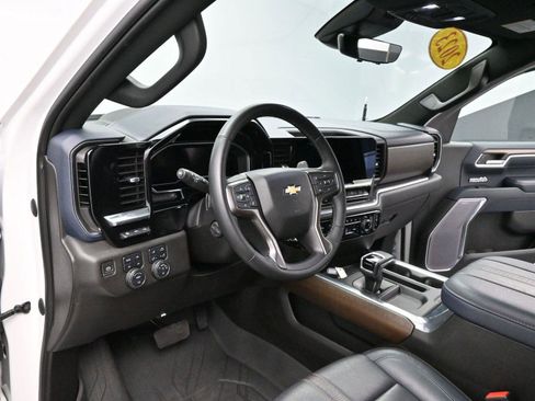 Used 2023 Chevrolet Silverado 1500 High Country w/ High Country Premium Package image 16