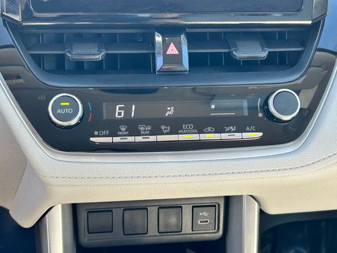 Used 2025 Toyota Corolla Cross LE image 21