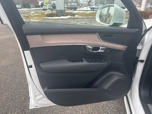 Used 2025 Volvo XC90 B6 Plus image 17