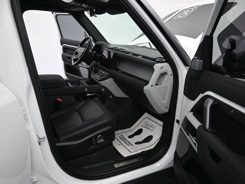 Used 2023 Land Rover Defender 130 X-Dynamic SE AWD/4WD image 14