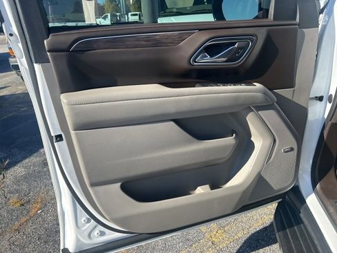 Used 2021 Chevrolet Suburban LT w/ Rear Media and Nav Package image 10