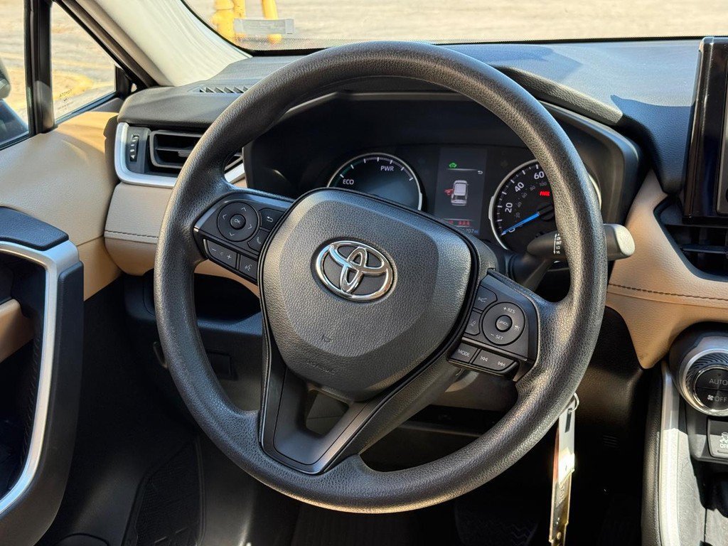 Certified 2022 Toyota RAV4 LE AWD/4WD image 11