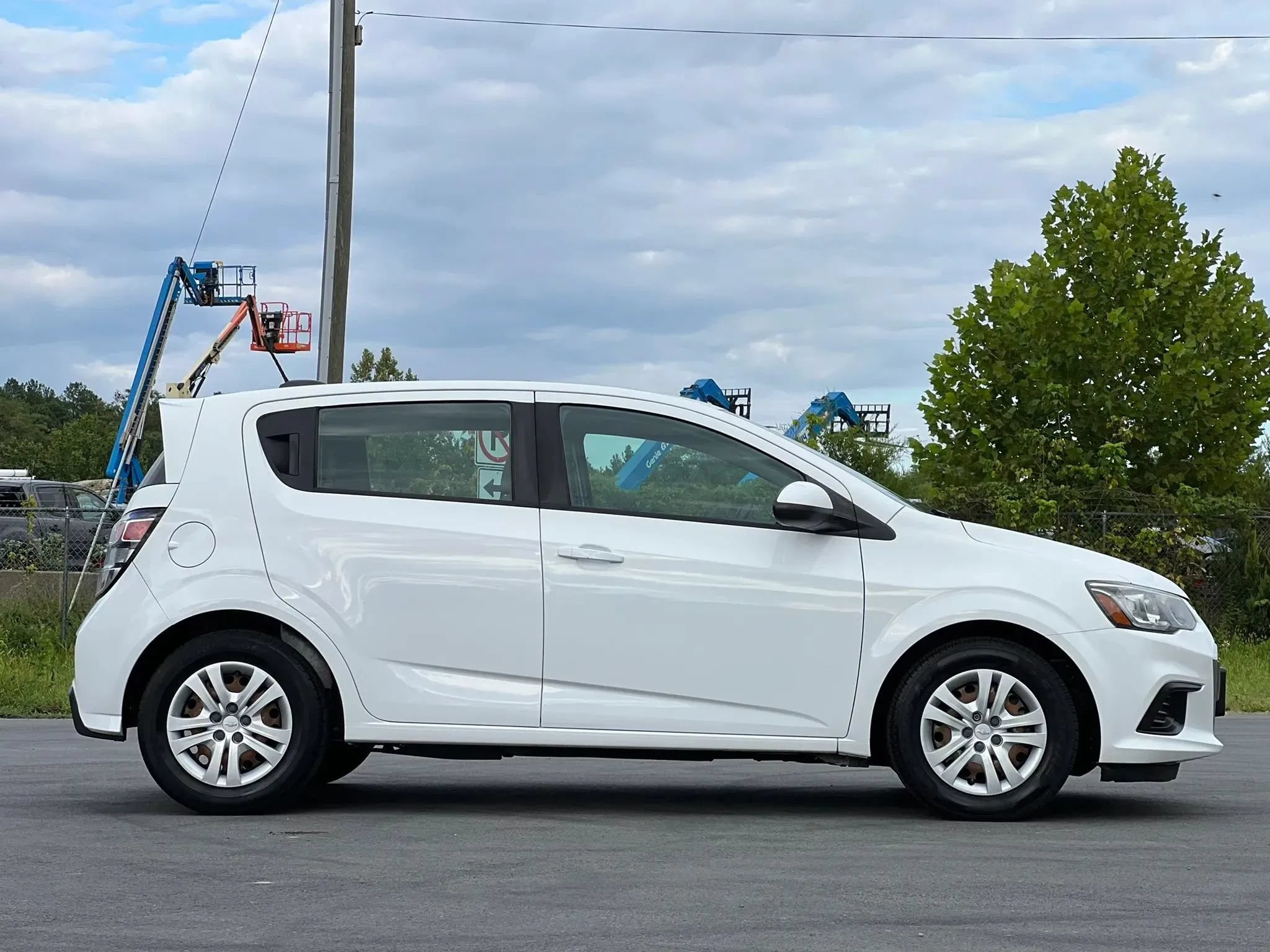 Used 2017 Chevrolet Sonic LT FWD image 6
