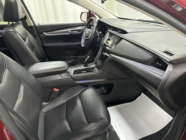 Used 2018 Cadillac XT5 Luxury w/ Driver Awareness Package FWD image 18
