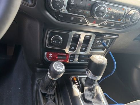 Used 2024 Jeep Wrangler Rubicon w/ Technology Group AWD/4WD image 6