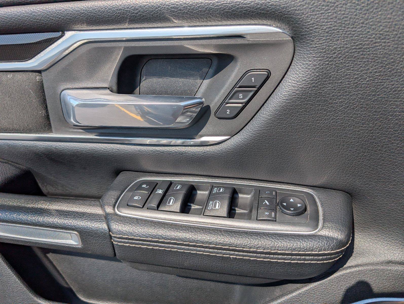 Used 2020 RAM 1500 Laramie w/ Sport Appearance Package AWD/4WD image 18