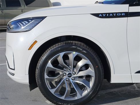 New 2026 Lincoln Aviator Premiere w/ Jet Appearance Package image 9
