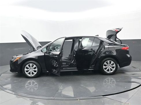Used 2026 Toyota Corolla LE image 31