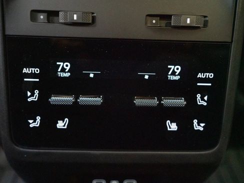 New 2024 Porsche Macan 4 Electric image 33