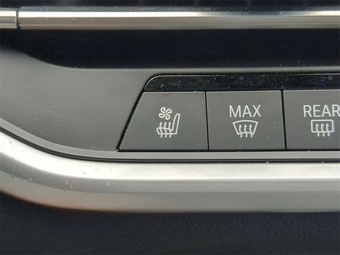 Certified 2022 BMW X7 xDrive40i w/ Premium Package image 25