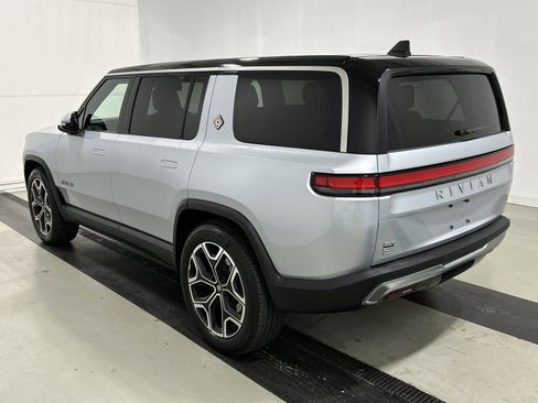 Used 2025 Rivian R1S Adventure AWD/4WD image 3