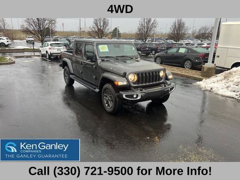 Used 2025 Jeep Gladiator Sport image 6
