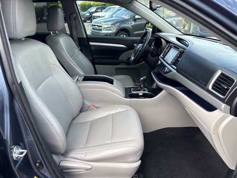 Used 2015 Toyota Highlander XLE AWD/4WD image 23