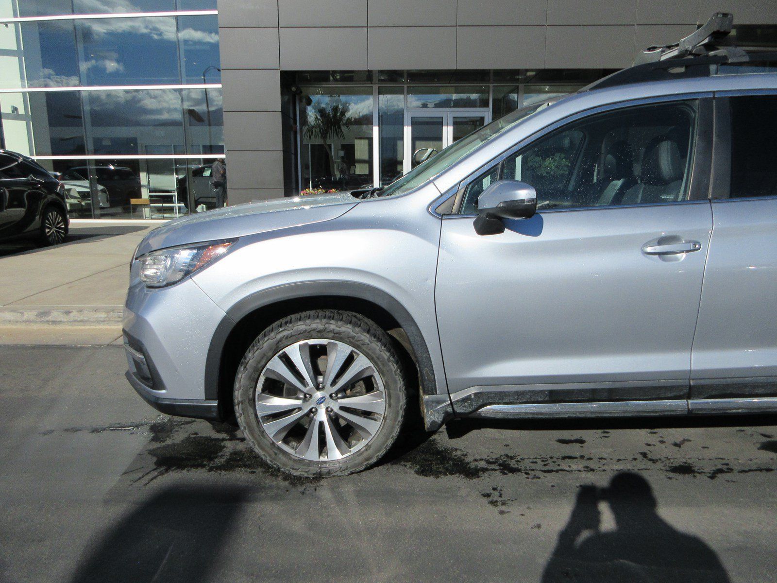 Used 2022 Subaru Ascent Limited w/ Technology Package AWD/4WD image 2