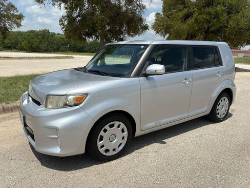 Used 2013 Scion xB FWD image 6