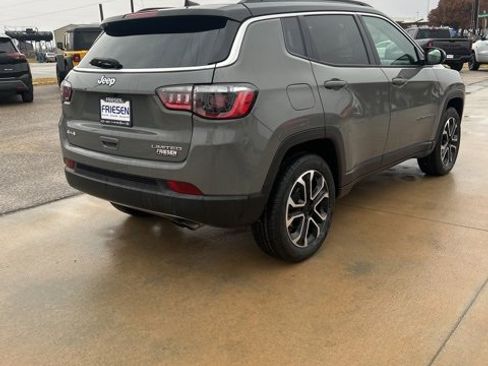 Used 2022 Jeep Compass Limited image 6
