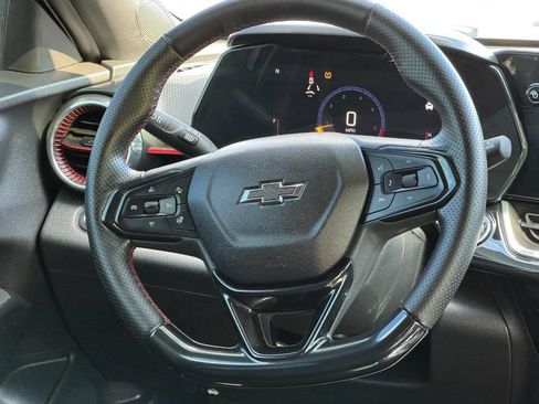 Used 2025 Chevrolet Trax RS w/ Driver Confidence Package FWD image 12