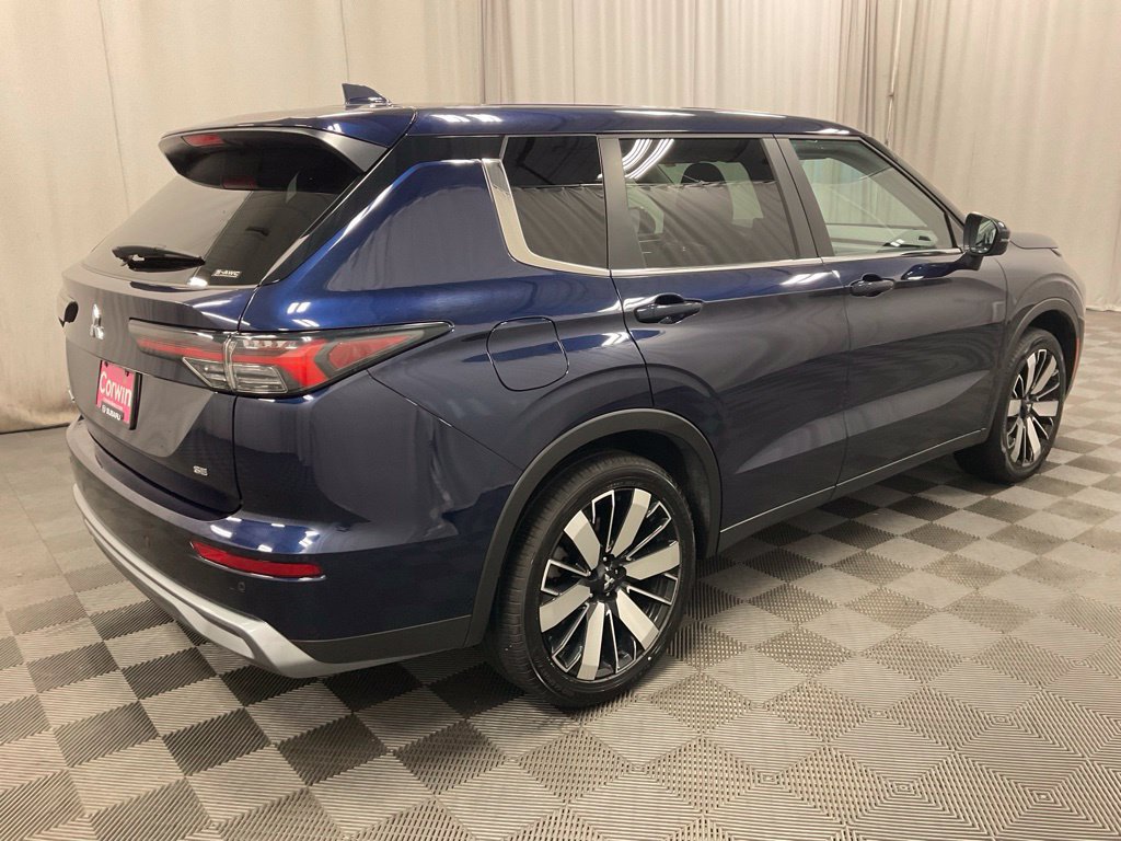 Used 2025 Mitsubishi Outlander AWD image 2